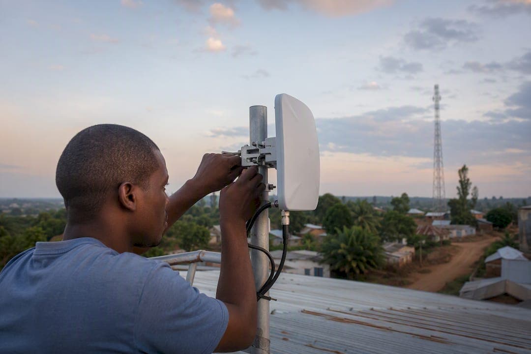 Fixed Wireless vs Satellite: Which Wins for Australian Homes