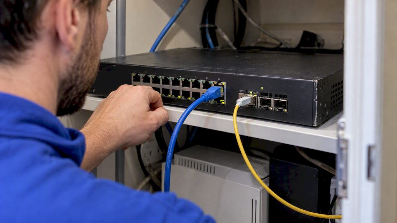 SFP vs RJ45 for Installers: Check Copper’s 100 Meter Reach